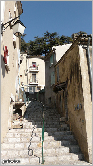 rue-nd-chateau-01web.jpg - La Coste - Rue Notre Dame du Château. Cette rue est en fait une escalier permettant de communiquer entre les rue Notre Dame et la rue Poterie. La troisième et la plus haute des rues de la Coste