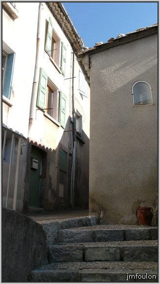 rue-nd-chateau-04web.jpg - La Coste - Rue Notre Dame du Château. Nous arrivons dans la rue Poterie que nous visiterons plus loin