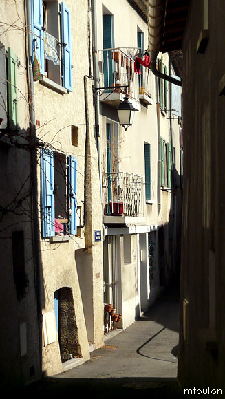 rue-poterie-08web.jpg - La Coste - Rue Poterie. Façades baignées de soleil  au sud