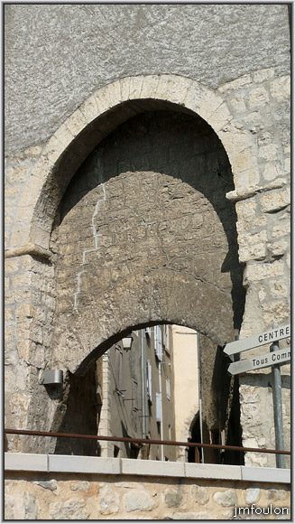 porte-niere-04web.jpg - Porte de la Nière  ((XVème) - Derrière se trouve la rue du Glissoir, visible dans la galerie Sisteron Centre