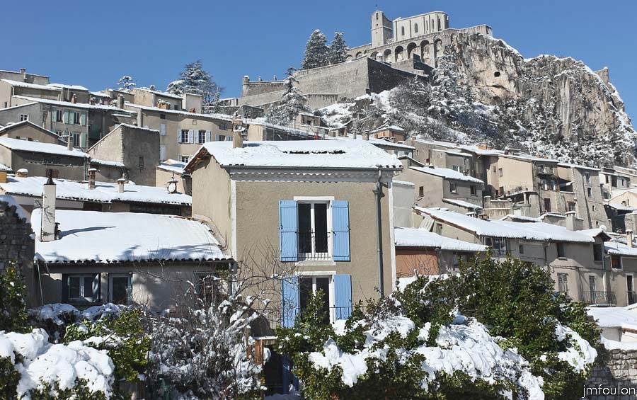 sist-neige-12_02-37.jpg - Bourg Reynaud et la Citadelle depuis la Promenade Louis Javel (autre vue)
