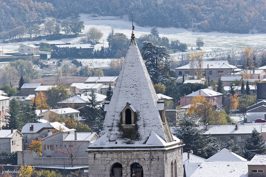 sist-21-11-13-026.jpg - Le clocher enneigé de Notre Dame des Pommiers depuis La Coste