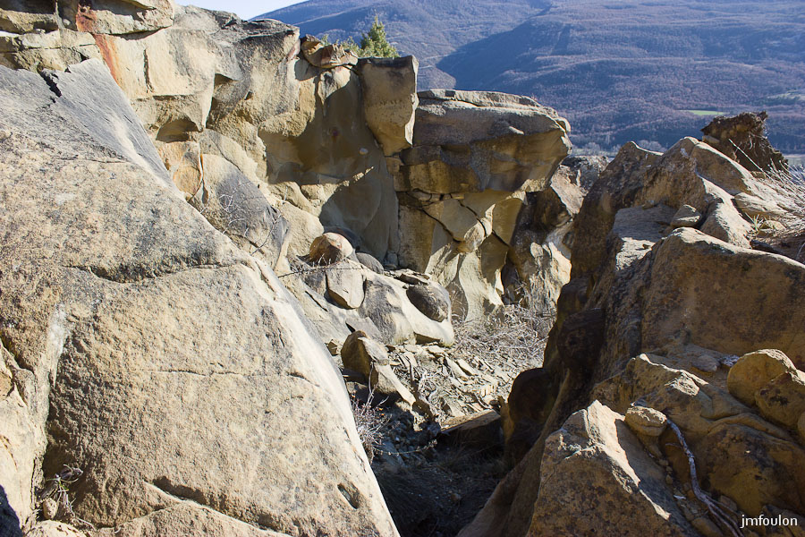 pierre-avon-033.jpg - Barre rocheuse de Pierre Avon - Autre vue du site