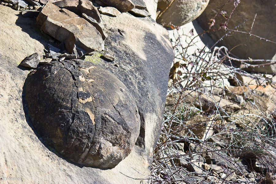 pierre-avon-036.jpg - Barre rocheuse de Pierre Avon - Boule de grès