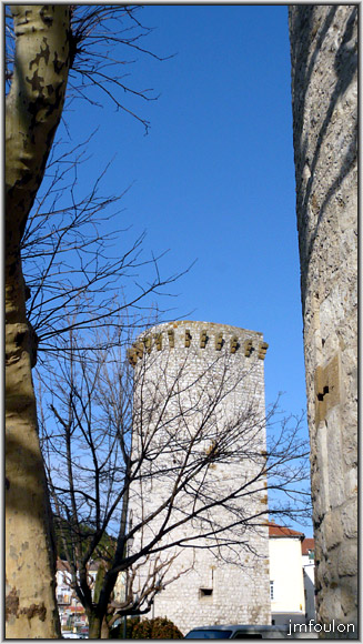 tour-mesidance-3web.jpg - Sisteron - Vestiges des Remparts - Les Tours (XIIIème)  - Tour de la Médisance vue de la Tour Notre-Dame.