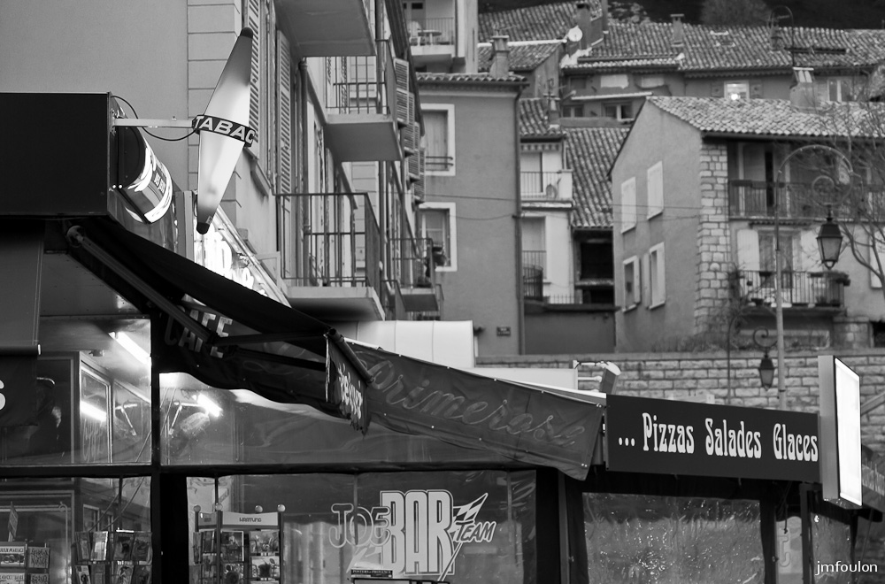 zoom-nb-025.jpg - Sisteron - Un Autre Regard - part 1. A la tombée du jour avenue Paul Arène