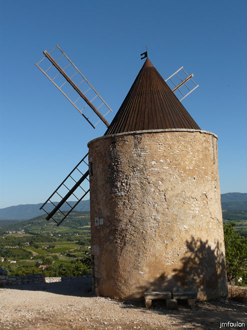 st-saturnin-36.jpg - Moulin à vent ( XVIIe siècle )