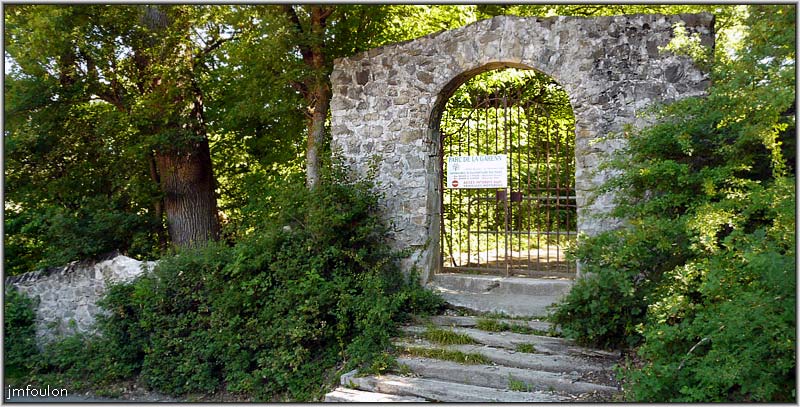 tallard-chateau-58web.jpg - Entrée Est du Parc de la Garenne, ancien "garde-manger " du château