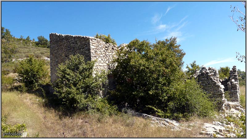 gr-st-claude-19web.jpg - Ruines de granges au Rivas