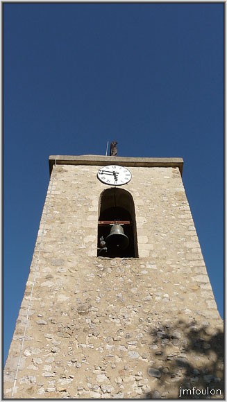 eglise-22web.jpg - Le clocher son horloge, sa cloche et sa statut
