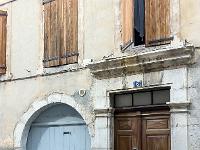 Laragne-Montéglin  Belles portes rue de l'Eglise ...