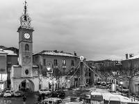 Noir & Blanc - Villes et villages  Sisteron - Place de l'Horloge - Premières chutes de neige - 01/12/17 17:14