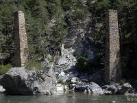 Queyras - Hautes Alpes  Piles de pont sur le torrent du Guil