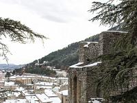Sisteron - Premières chutes de neige  Vue sur la ville et ses toits blanchis - A droite, la tour du Fort, vestige des remparts qui ceindaient la ville
