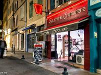 Sisteron de nuit  Rue Droite basse - La boucherie charcuterie Guistini