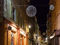 Sisteron de nuit  Rue Droite basse depuis les Quatre Coins