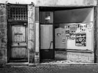 Sisteron de nuit  Rue Mercerie - La fin du petit commerce