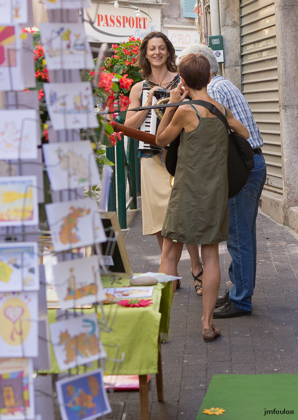 celine-2.jpg - Bernard, Céline et Brigitte devant l'atelier de Céline rue Mercerie