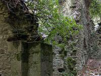 Saint Donat le Haut  Le mur est et les vestiges des piliers qui soutenaient la vôute