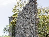 Le vieux Montsalier  Pan de mur entier avec son chaînage d'angle au Sud ...