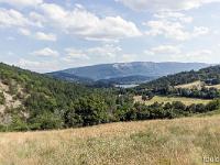 Saint Génis - 05  Vue vers le Sud. Au centre, le lac du Riou. Au loin, la montagne de Chabre ...