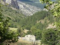 Saint Génis - 05  Ancienne église de Saint Génis. Je n'ai trouvé aucune information sur ce lieu ...