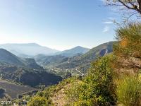 Barret-de-Lioure - Drôme  Vue vers l'Est et la vallée de l’Anary depuis les croix. Au loin à gauche le Mont Ventoux (ubac). A 6 km se trouve le magnifique village médiéval de Montbrun-les-Bains ...
