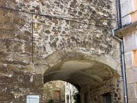 Bourdeaux  Entrons dans la village médiéval, Viale, par cette porte