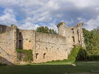 Château de la Madeleine - Chevreuse  Vestiges de tours et des murs d'enceinte Nord du château