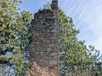 Chateau des Graves XVIIe  En face de cette bâtisse se trouvent les imposants vestiges d'un haut mur, dont on peut voir l'appareillage de pierres de tailles à l'angle 3/3 ...