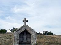 Croix  Bretagne - Morbihan - Ile d'Hoédic - Croix au dessus d'une petite chapelle