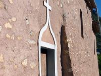 Croix  Porte Est de l'église du Caire (Alpes de Haute Provence)