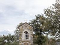 Croix  Oratoire sur la piste au Sud du village médiéval ruiné de Châteauneuf-Val-St-Donat