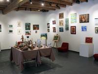 Exposition Collective galerie La Grange à Gap  L'expo - Sur le mur de droite, les toiles de Berny Tcherkachine (à partir du chevalet)