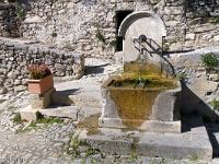 Fontaines, sources et lavoirs  A Montbrun-les-Bains (Drôme)