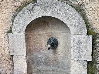 Fontaines, sources et lavoirs  A Sisteron rue de la Mission (Alpes de Haute Provence)