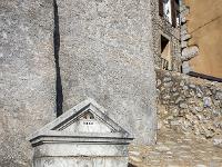 Fontaines, sources et lavoirs  A Sisteron sous la porte de la Nière (Alpes de Haute Provence)