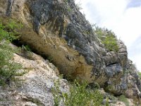 Méouge - 26/04/2026  Ici, le sentier longe une barre rocheuse ...