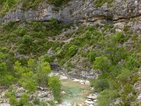 Méouge - 26/04/2026  Une autre vue sur la Méouge. Au centre en haut, on aperçois le sentier que je viens de parcourir et la barre rocheuse vue précédemment ...