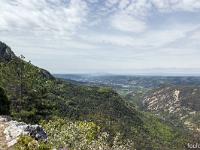 Gorges de Trévans  Vue sur la vallée de l'Asse depuis le belvédère. A gauche, le plateau de Valensole. Vers la droite on aperçois Estoublon