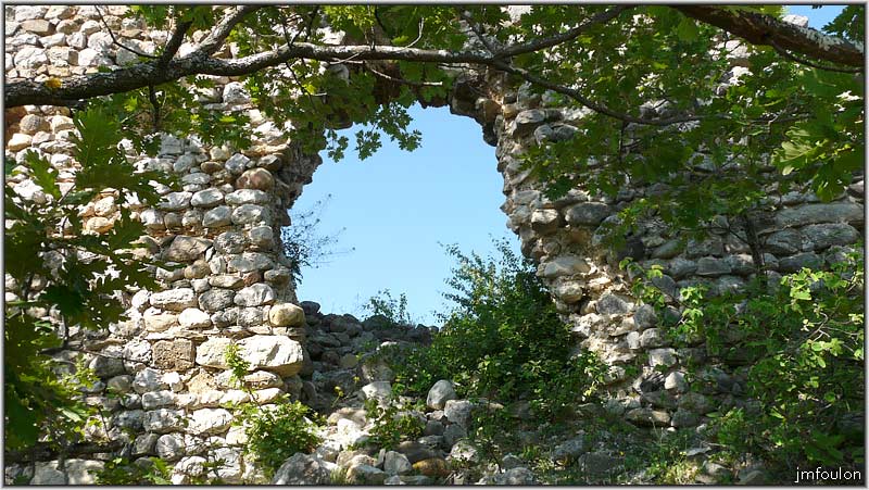 arzelier-ch-44web.jpg - Le château des Arzeliers - Ouverture dans le pan de mur