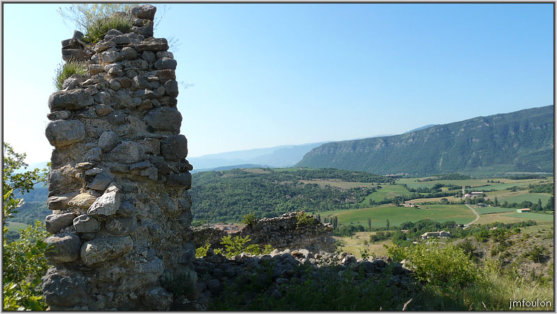 arzelier-ch-46web.jpg - Le château des Arzeliers - Vue vers le Sud et Chabre
