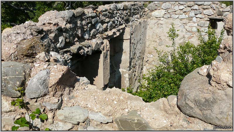 arzelier-village-34.jpg - Ville Vieille - Mur Sud de la bâtisse (intérieur)