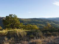 Automne 2017  Panorama vers le Sud depuis le petit collet des Eygatières. Au loin à droite, les crêtes de Lure. Au second plan, Chapage et la vallée du Jabron