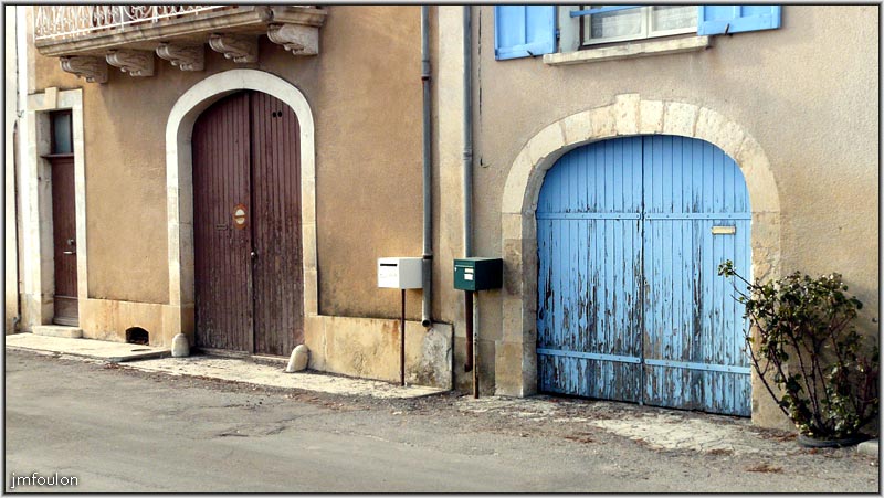 banon-bas-09web.jpg - Maisons au bord de la rue du Revest du Bion ou avenue Angeline Branzeau