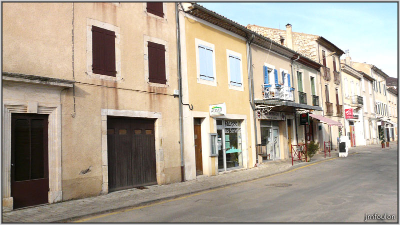 banon-bas-11web.jpg - Maisons et commerces au bord de la rue du Revest du Bion