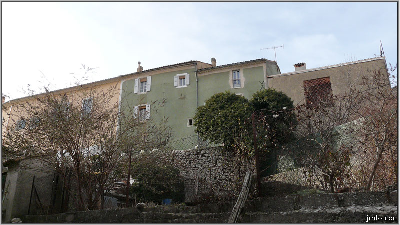 banon-bas-68web.jpg - Les Jardins sous le rue du même nom. Nous sommes au bout de l'impasse de la précédente vue, dans un petit passage aussi en impasse