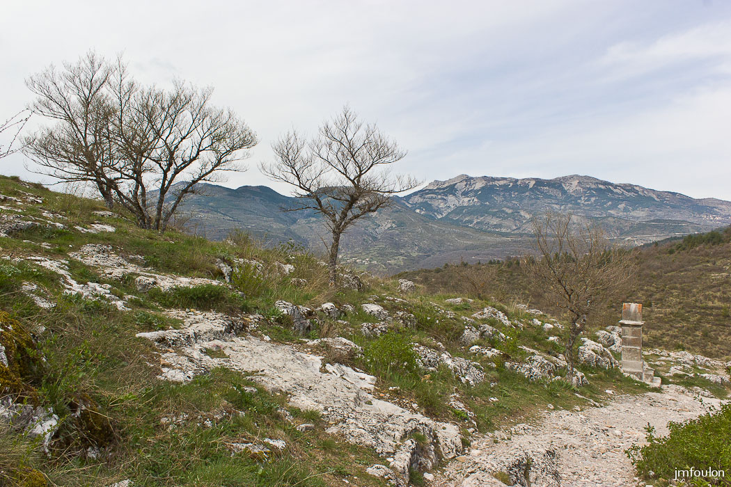 castellane-nd-roc-040.jpg - Vue vers le Nord dpuis le sommet du rocher