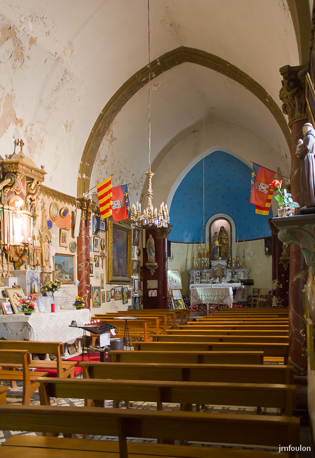 castellane-nd-roc-048.jpg - Notre Dame du Roc - Vue de l'intérieur