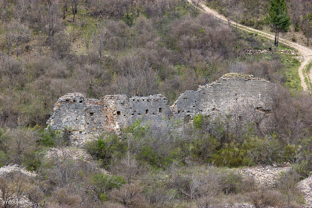 castellane-nd-roc-067.jpg - Vestiges du rempart Nord